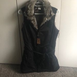 Black faux fur lined Ariat Furlong Vest L/G